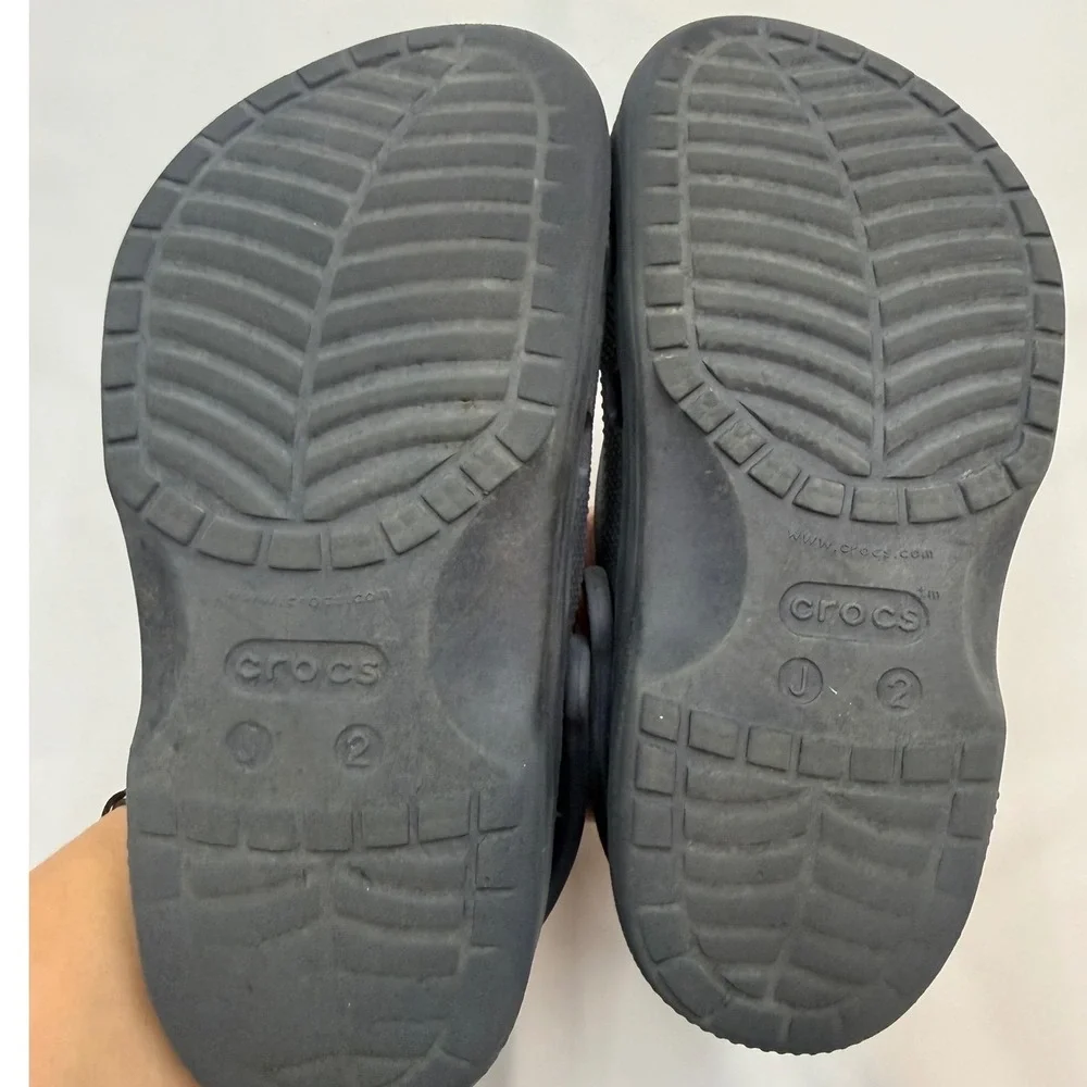 CROCS $35 Unisex Youth 2 Navy Blue Waterproof Adjustable Strap Clog Shoes Bin8